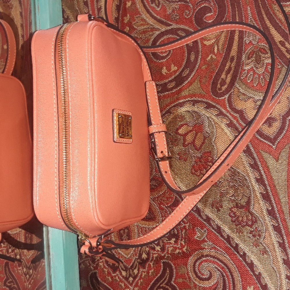 Dooney & Bourke Saffiano Leather Camera Crossbody Bag NWOT - Picture 2 of 8